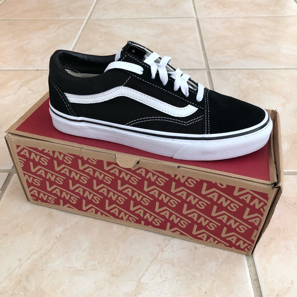 Vans unisex lace up. Never worn w original box